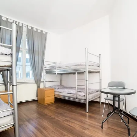 Hostel Max Berg *